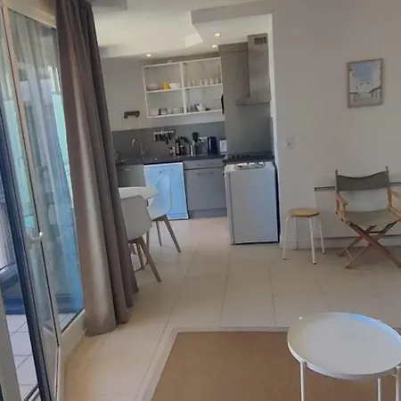 Cocoon 45 M With Balcony Near The ארסשון