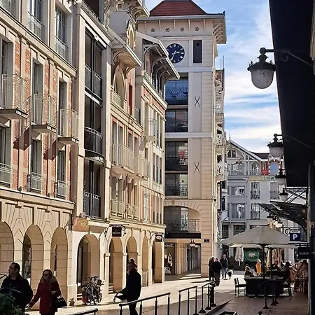 Cocoon 45 M With Balcony Near The * ארסשון