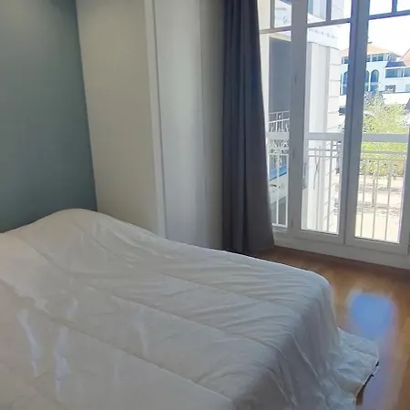 公寓 Cocoon 45 M With Balcony Near The 阿卡雄