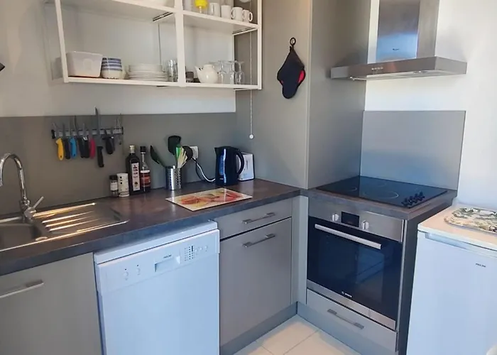 Cocoon 45 M With Balcony Near The 阿卡雄